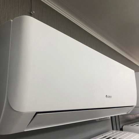 Кондиціонер GREE серії Pular Inverter GWH24AGE-K6DNA1A