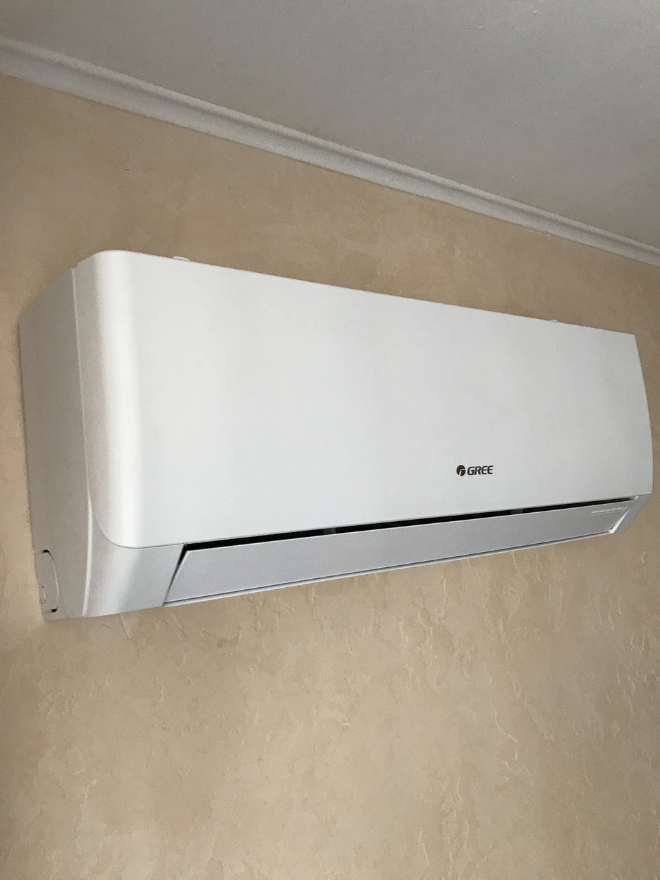 Кондиціонер GREE серії Pular Inverter GWH24AGE-K6DNA1A