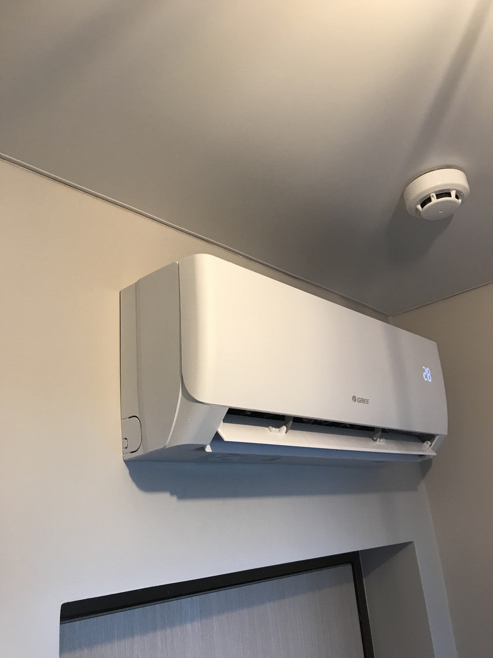 Кондиціонер GREE серії Pular Inverter GWH07AGA-K6DNA1C