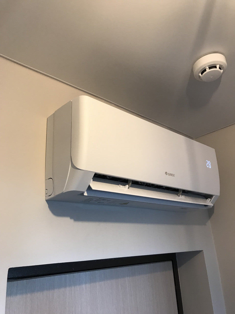 Кондиціонер GREE серії Pular Inverter GWH24AGE-K6DNA1A